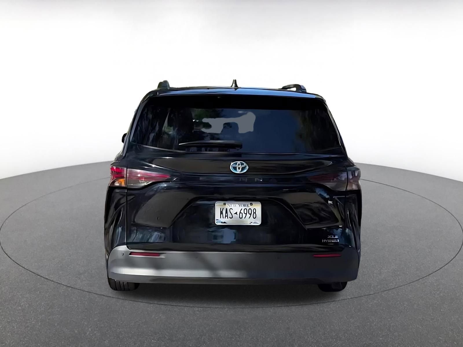 Used 2023 Toyota Sienna XLE image 12