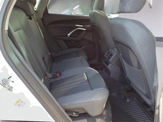 Used 2025 Audi Q5 2.0T Premium w/ Convenience Package image 7