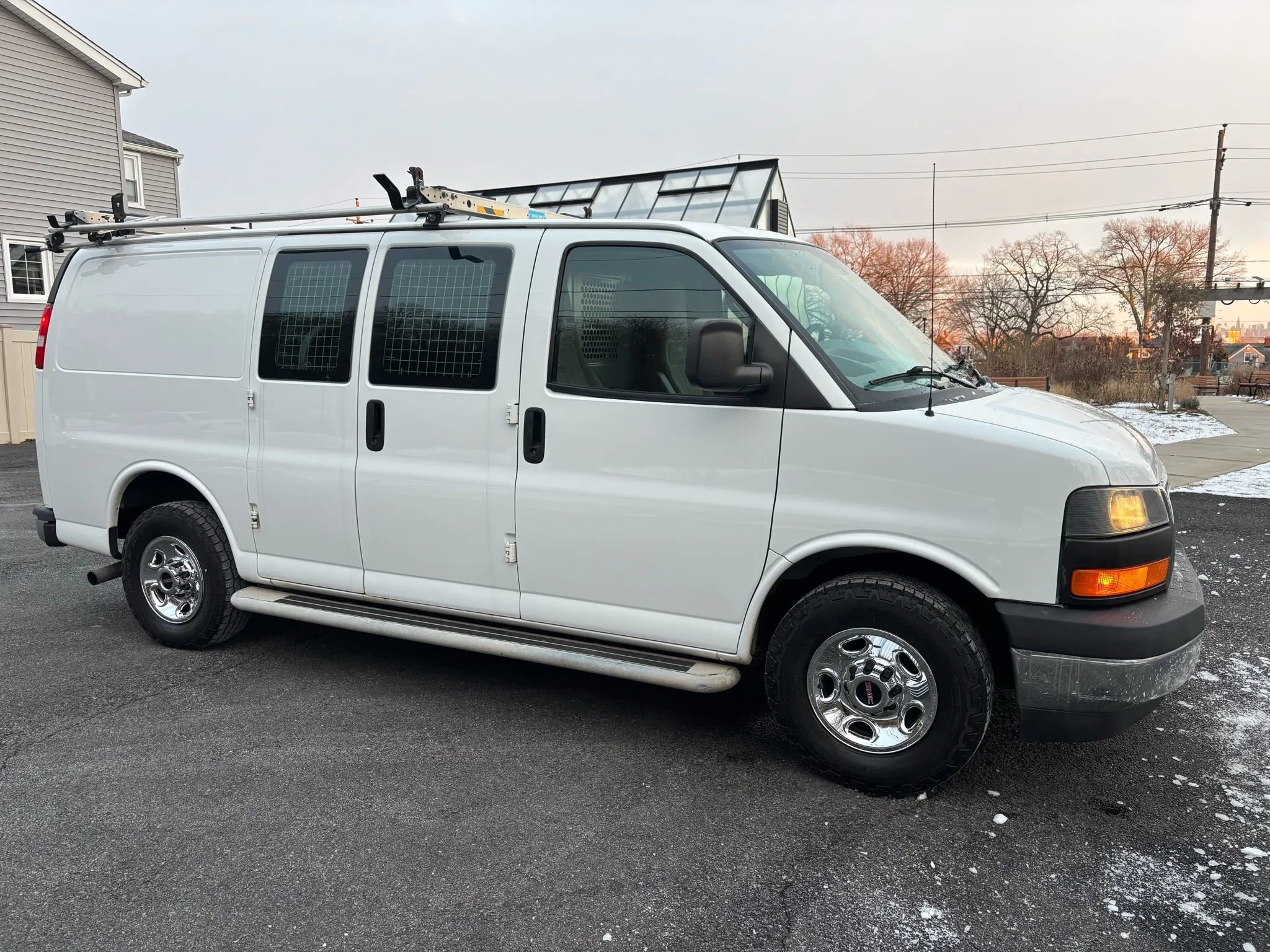 Used 2017 GMC Savana 2500 image 9