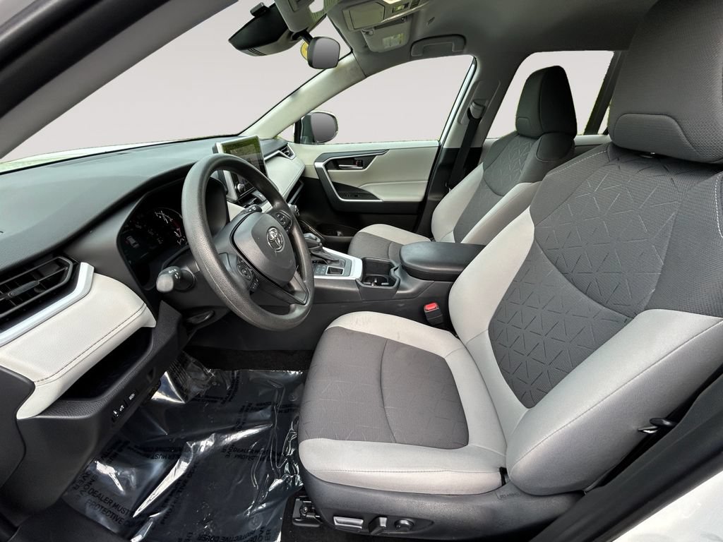 Used 2025 Toyota RAV4 XLE AWD/4WD image 9
