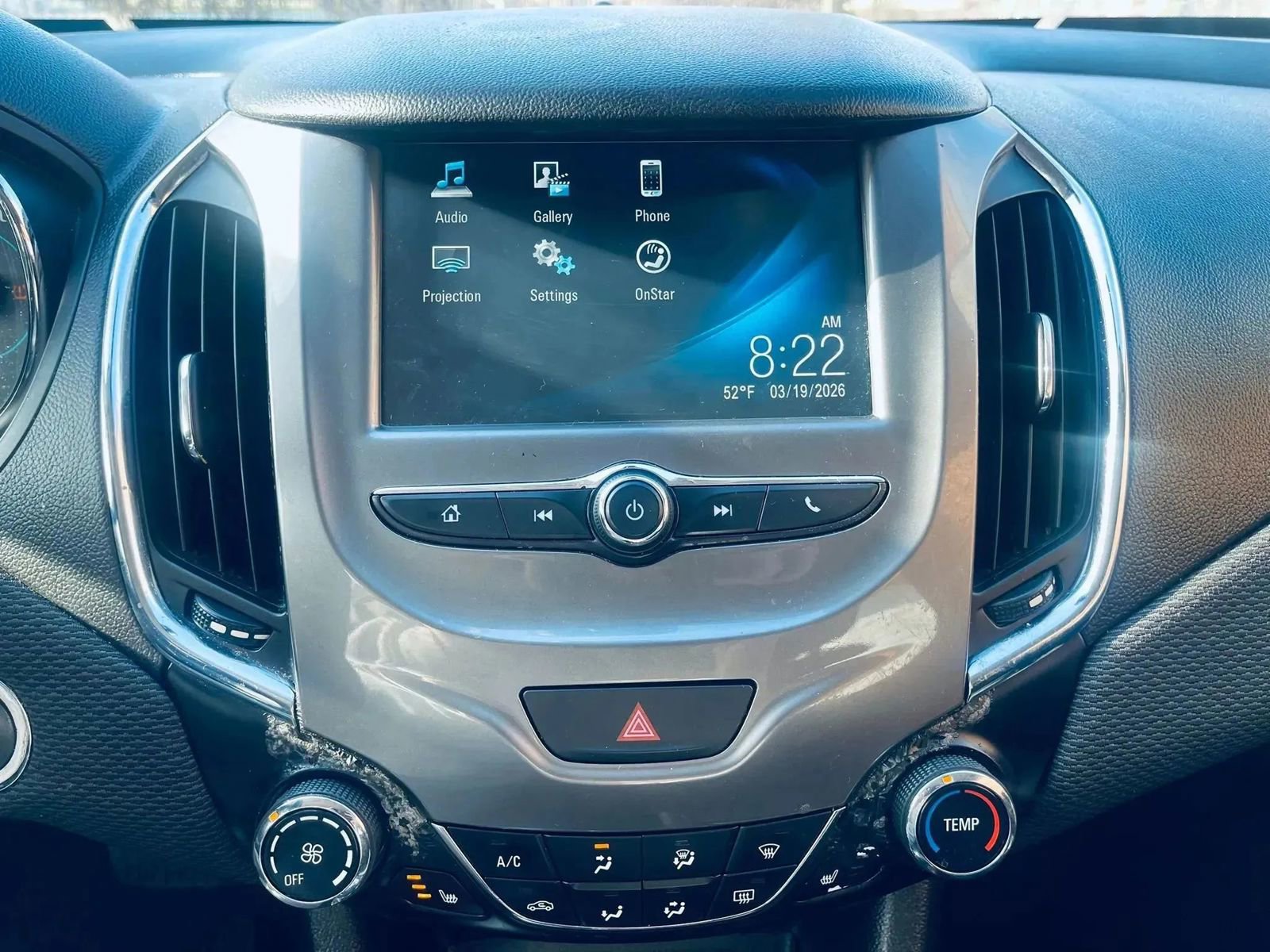 Used 2018 Chevrolet Cruze LT w/ Convenience Package image 14