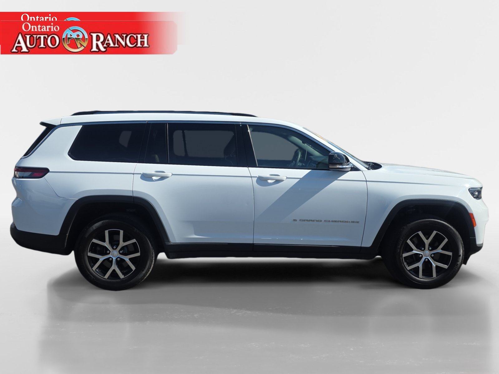 Used 2023 Jeep Grand Cherokee L Limited AWD/4WD image 6