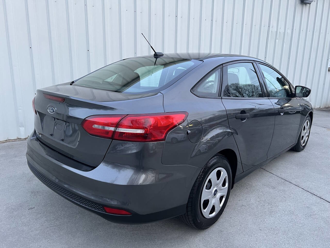 Used 2018 Ford Focus S FWD image 3