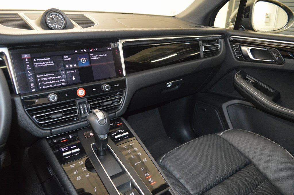 Used 2025 Porsche Macan image 26