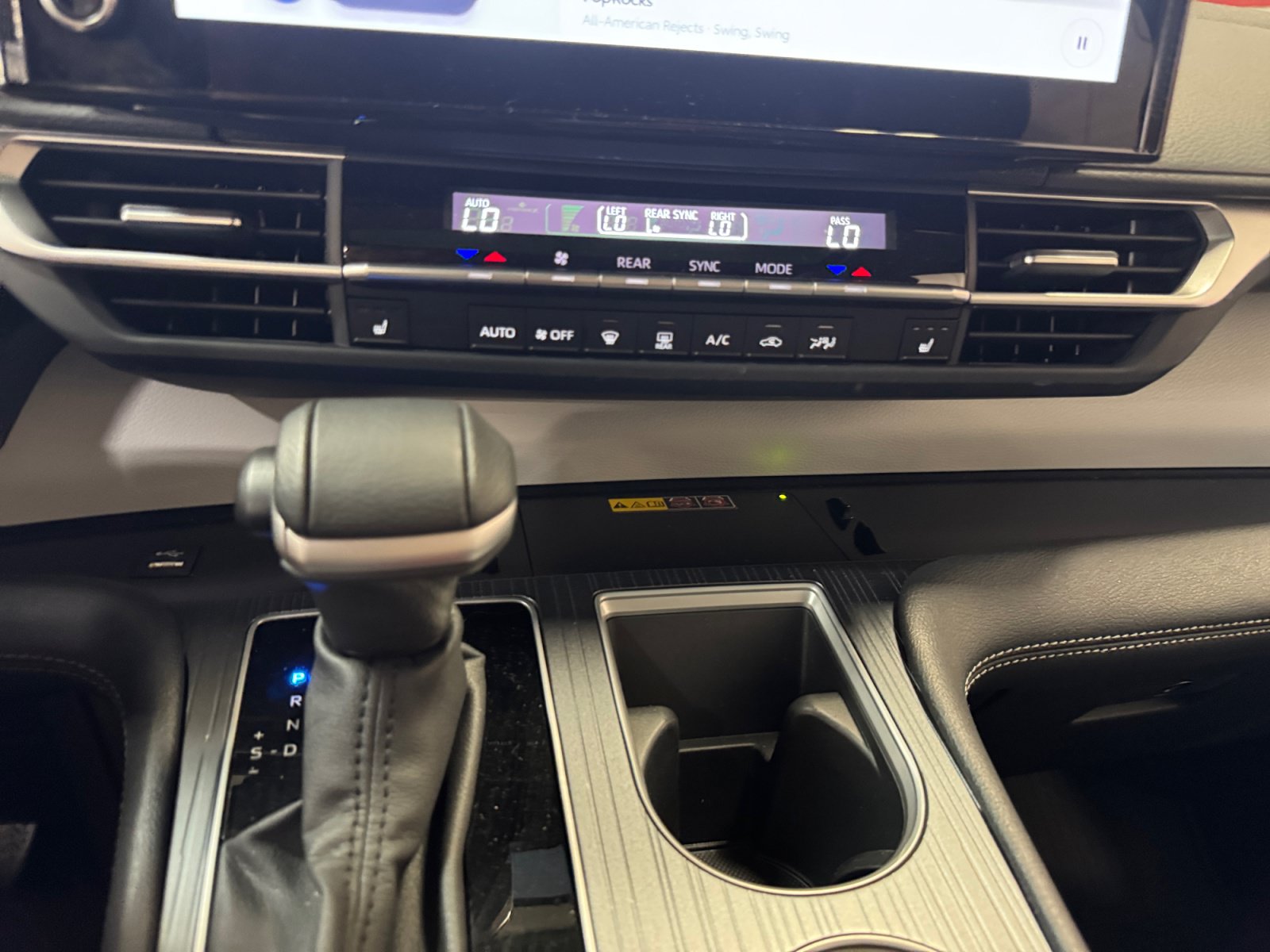 Certified 2026 Toyota Sienna XLE FWD image 12