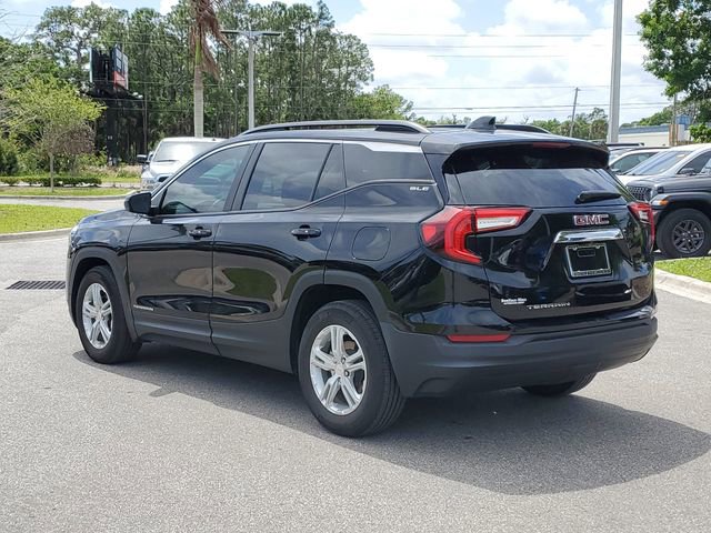 Used 2022 GMC Terrain SLE w/ Driver Convenience Package image 3