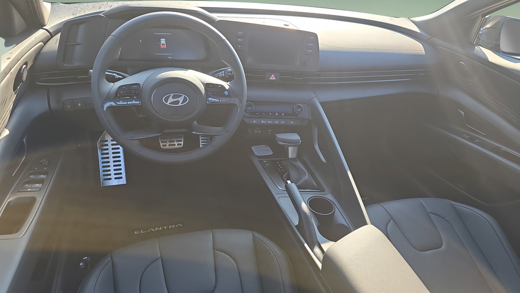 New 2026 Hyundai Elantra SEL Sport FWD image 18