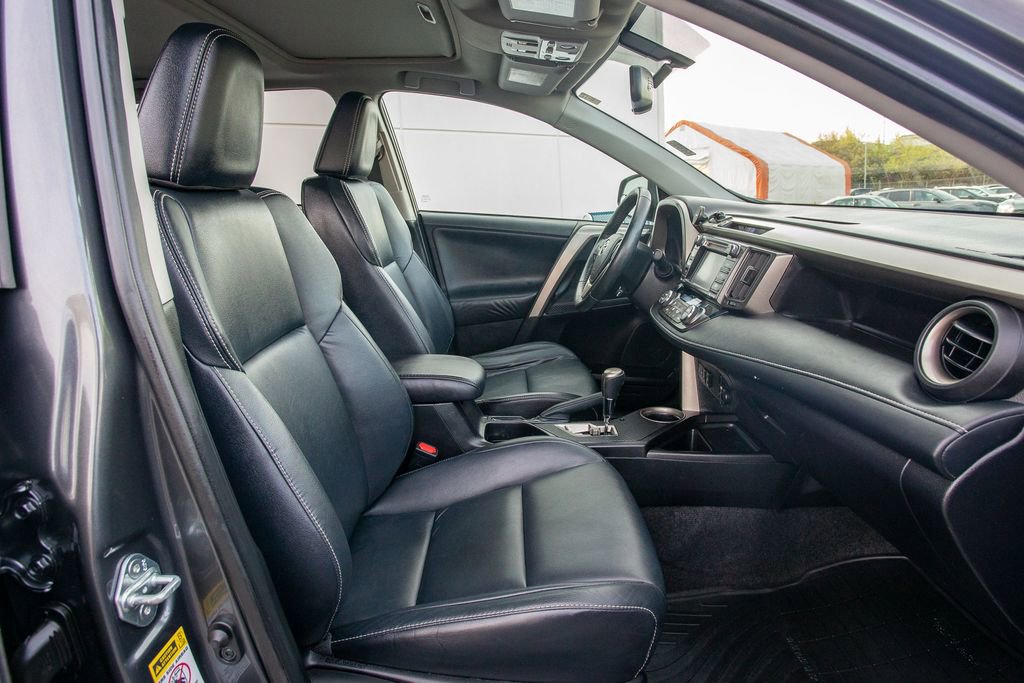 Used 2015 Toyota RAV4 Limited AWD/4WD image 19