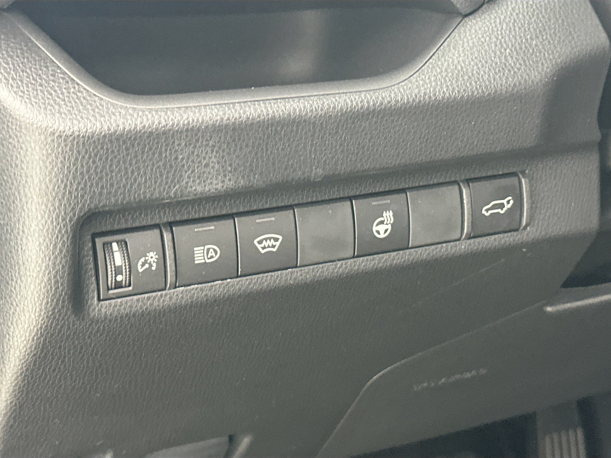 Used 2025 Toyota RAV4 XLE w/ Convenience Package AWD/4WD image 10