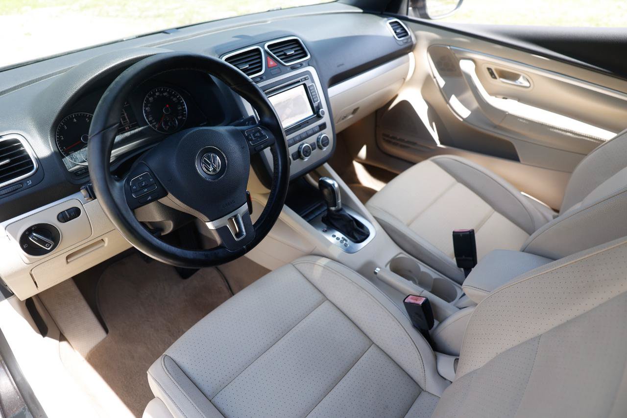 Used 2013 Volkswagen Eos Komfort FWD image 4