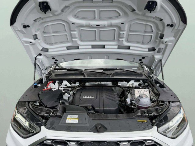 Certified 2025 Audi Q5 2.0T Premium Plus w/ Premium Plus Package AWD/4WD image 33