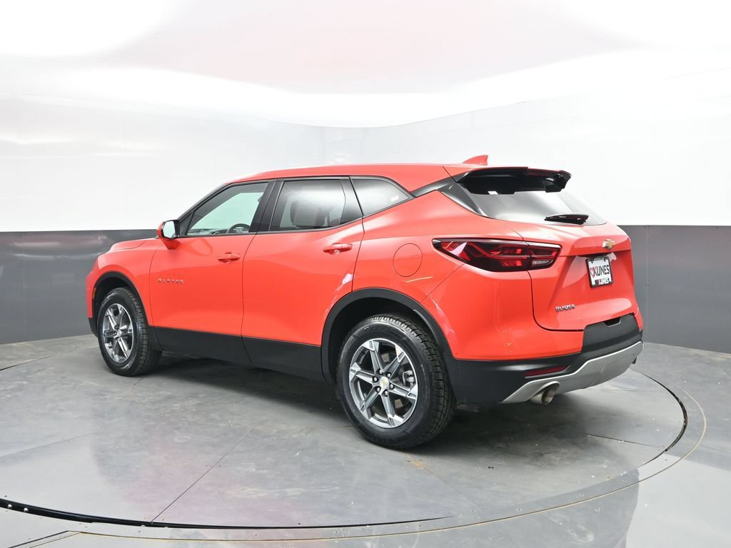 Used 2025 Chevrolet Blazer LT FWD image 7