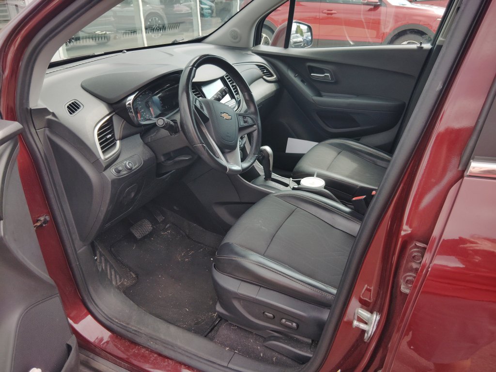 Used 2017 Chevrolet Trax LT w/ Driver Confidence Package AWD/4WD image 10