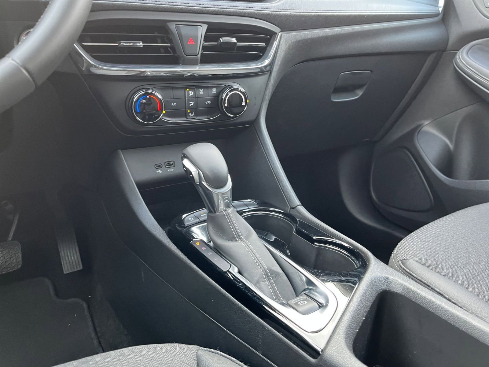 Used 2025 Buick Encore GX Preferred image 41