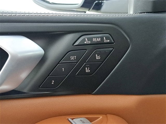 Used 2025 BMW ALPINA XB7 image 27