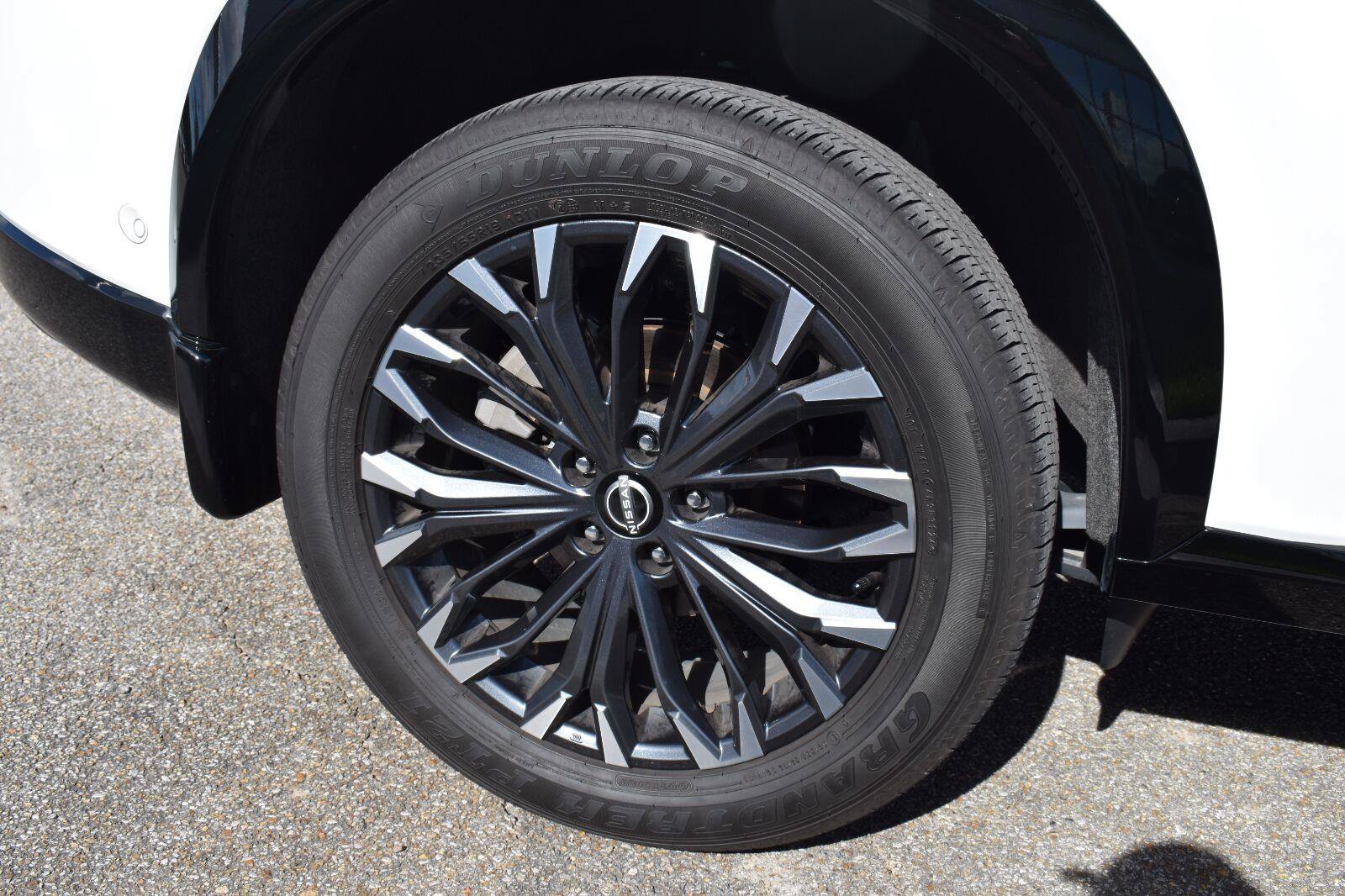 Used 2025 Nissan Rogue Platinum w/ Platinum Premium Package FWD image 13