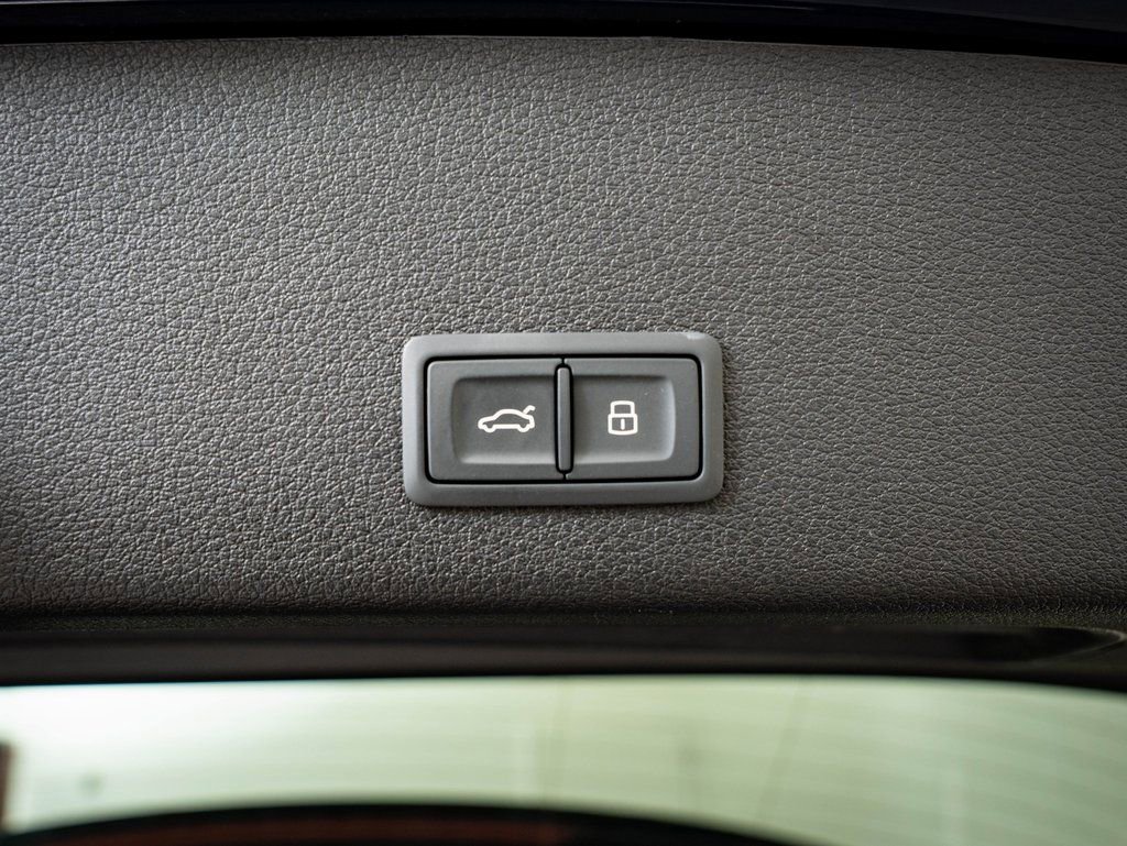 Used 2021 Audi e-tron Premium w/ Convenience Plus Package AWD/4WD image 17