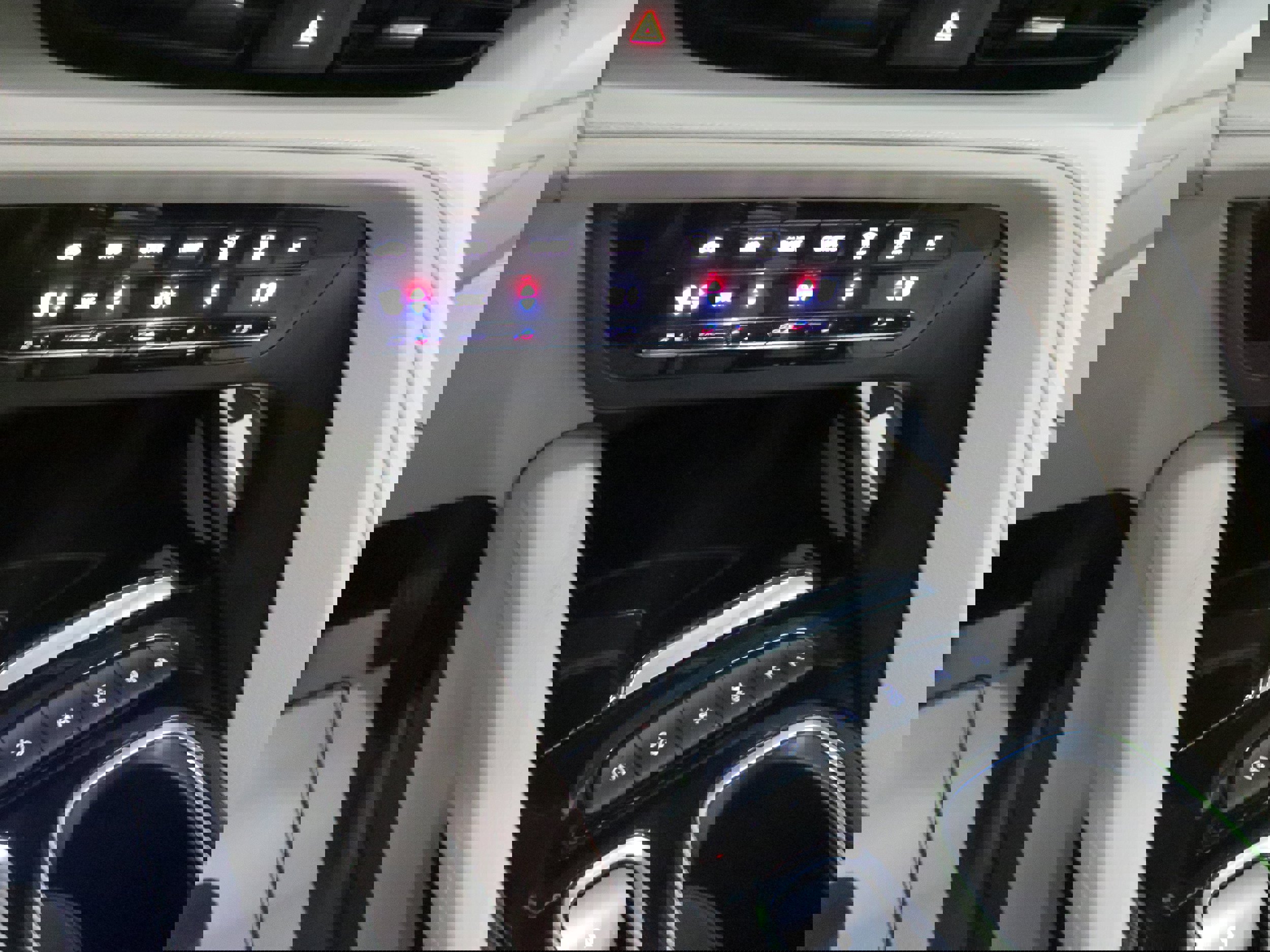 Used 2023 Buick Envision Avenir image 13