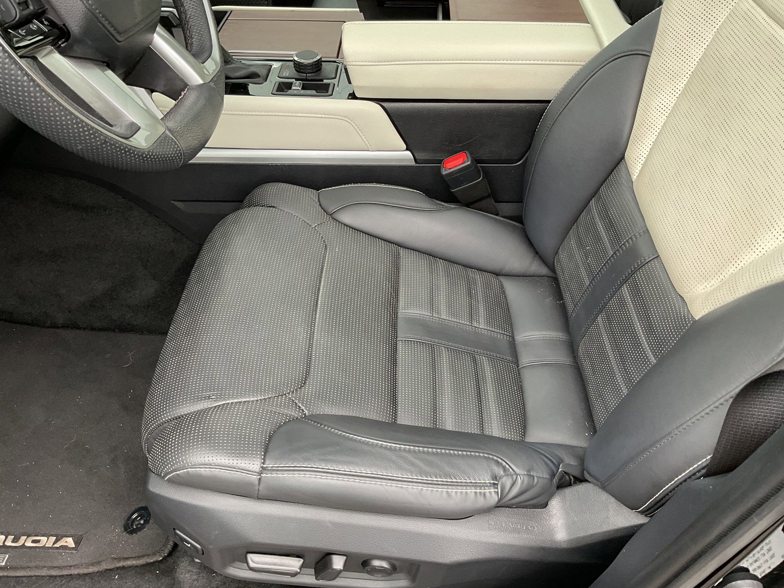 Used 2024 Toyota Sequoia Capstone image 14