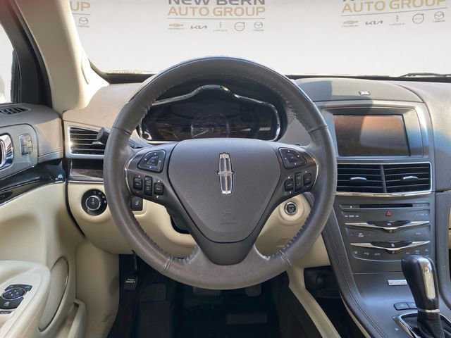Used 2019 Lincoln MKT AWD image 12