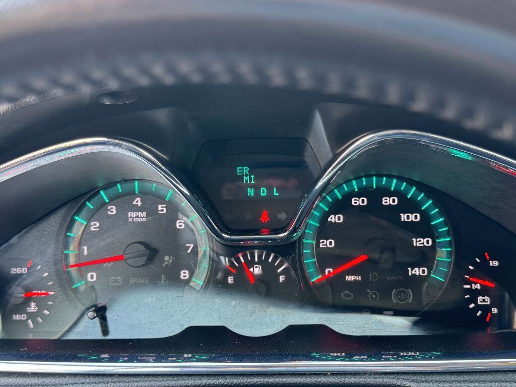 Used 2017 Chevrolet Traverse LT w/ Style and Technology Package image 24