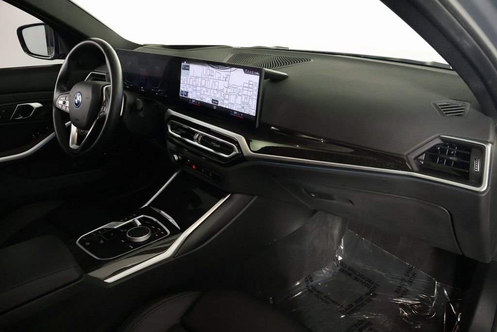 Used 2024 BMW 330e w/ Premium Package image 9