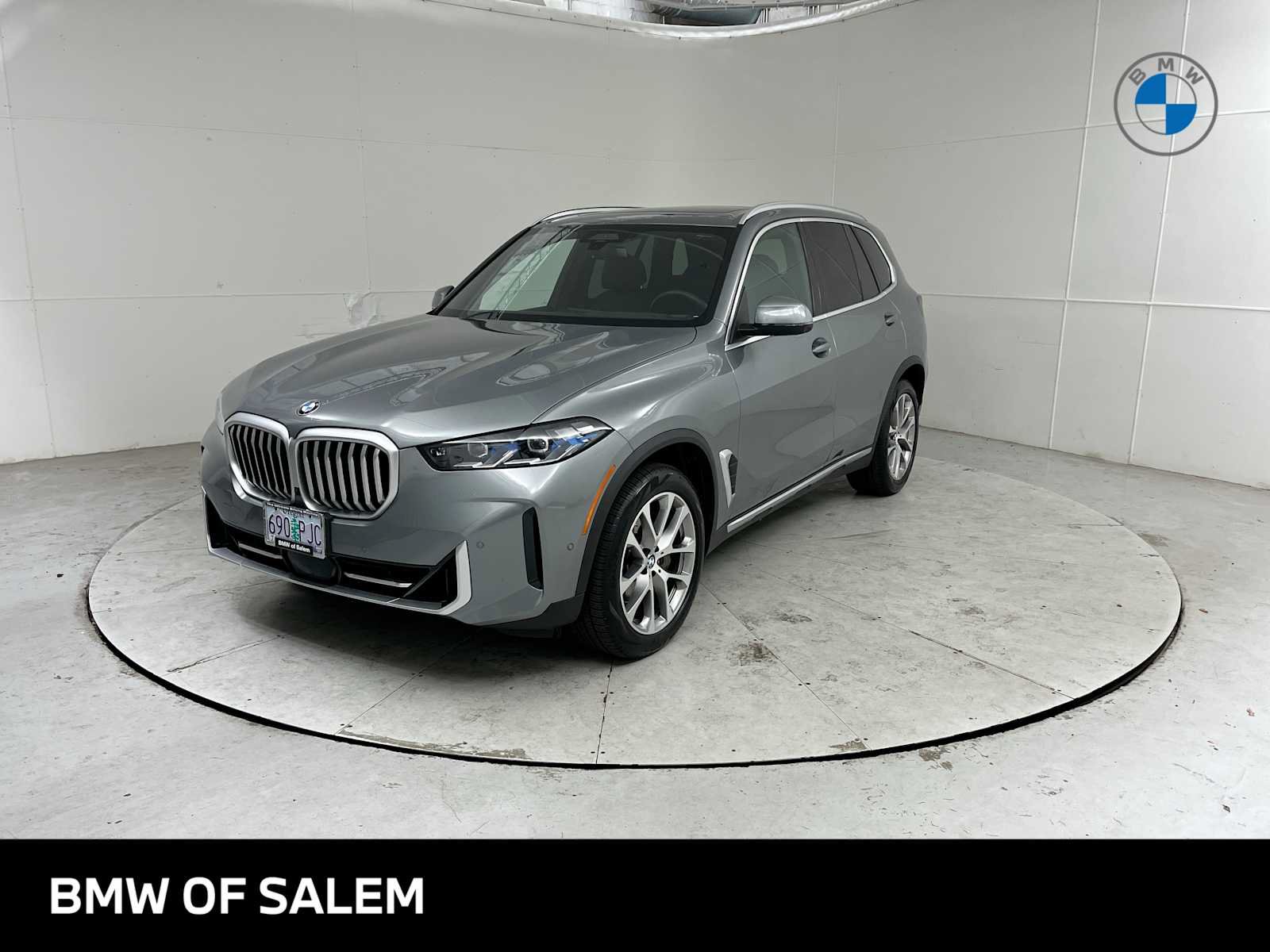 Used 2024 BMW X5 xDrive40i w/ Premium Package AWD/4WD image 1