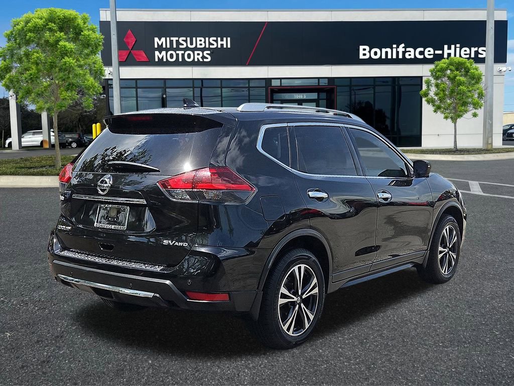 Used 2019 Nissan Rogue SV w/ Premium Package image 4