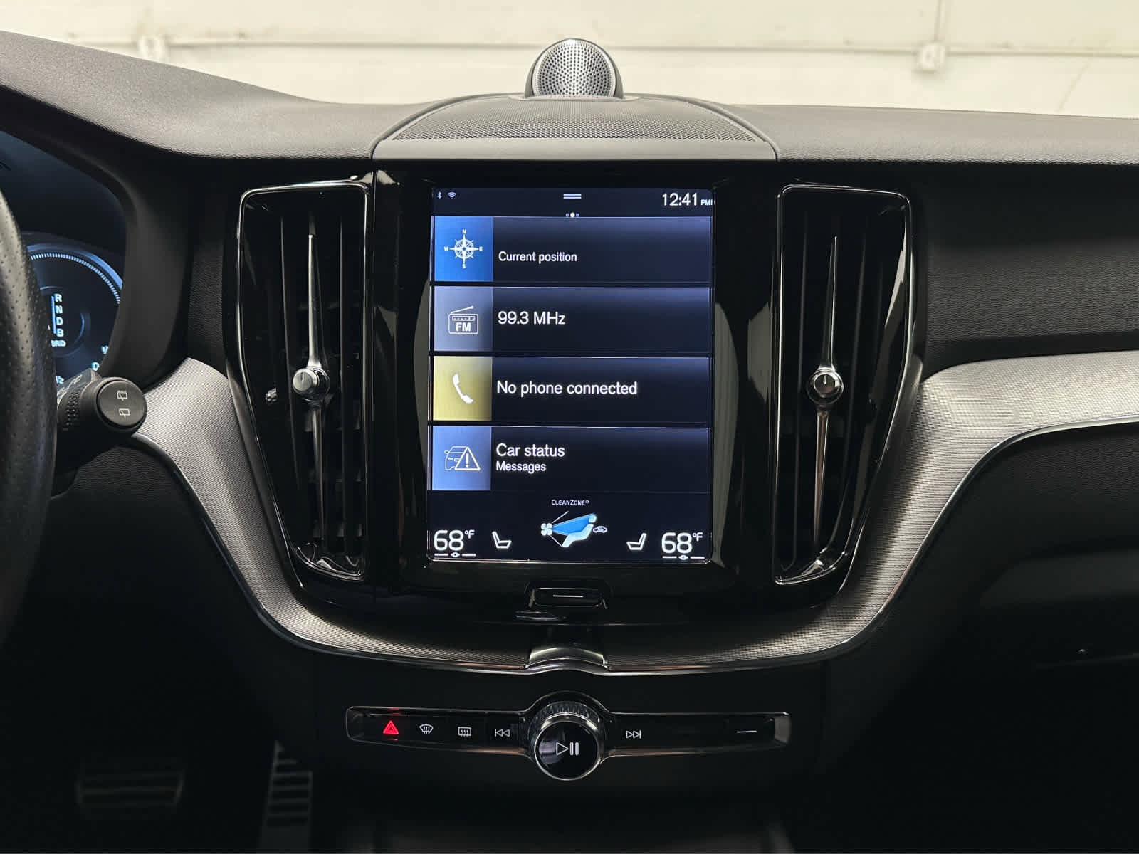 Used 2018 Volvo XC60 T8 R-Design w/ Convenience Package image 31