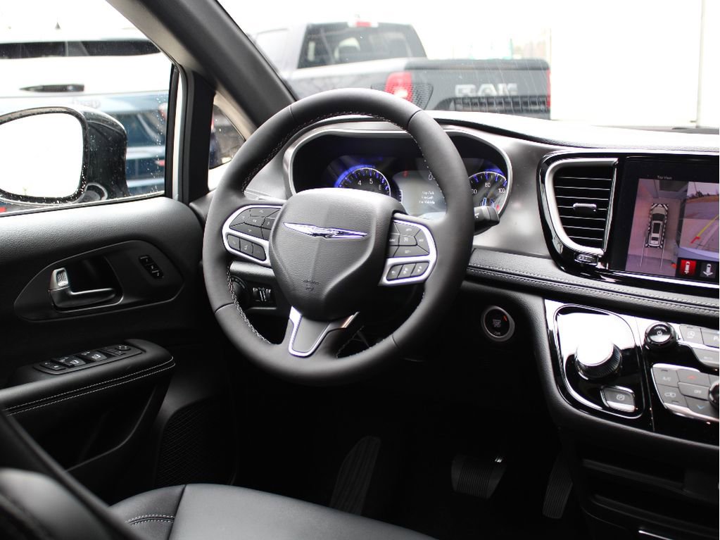 New 2026 Chrysler Pacifica Select image 21