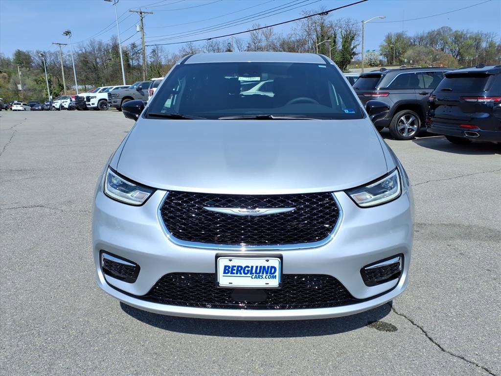 New 2026 Chrysler Pacifica Select image 9