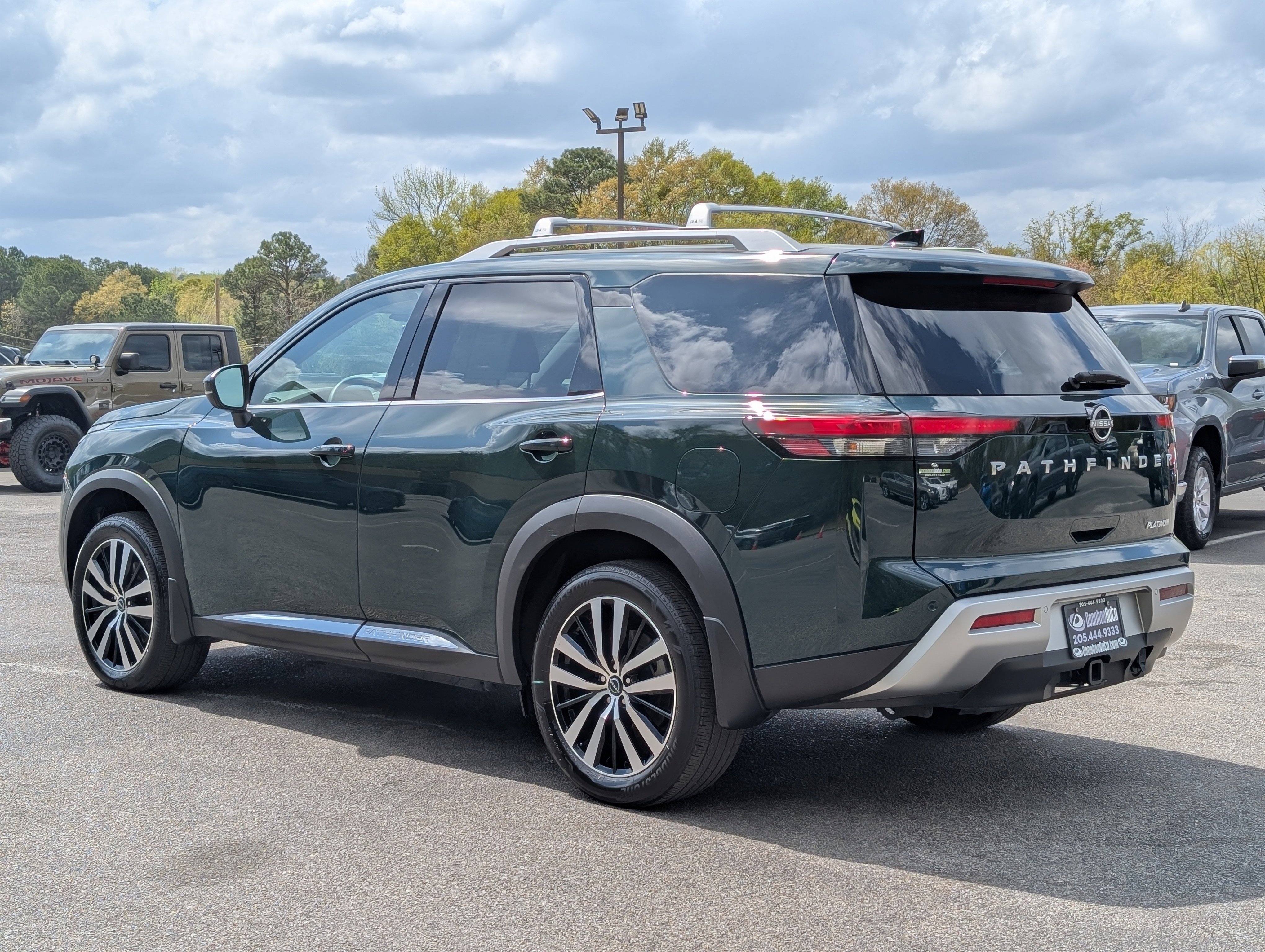 Used 2024 Nissan Pathfinder Platinum w/ Cargo Package image 7