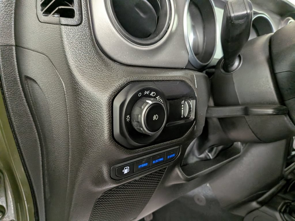 Certified 2023 Jeep Wrangler Unlimited w/ Sun & Screen Package AWD/4WD image 19