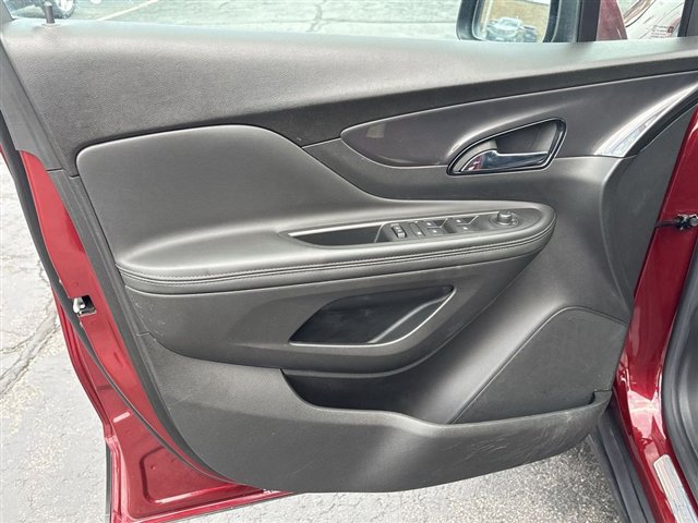 Used 2022 Buick Encore Preferred AWD/4WD image 21