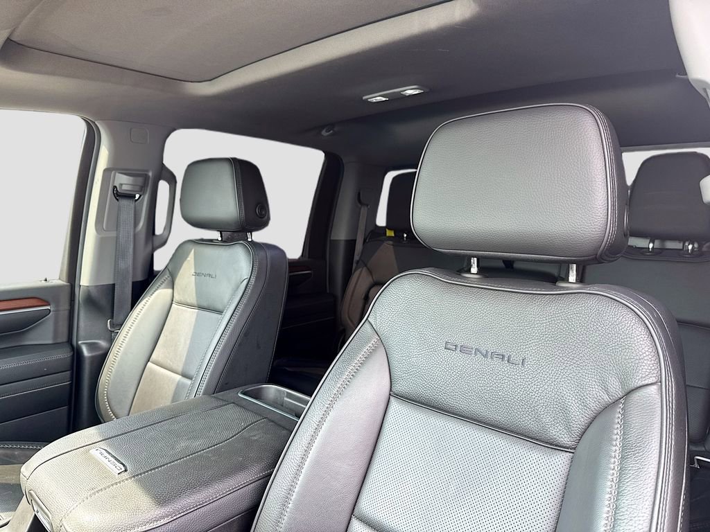 Used 2025 GMC Sierra 3500 Denali w/ Denali Reserve Package image 13