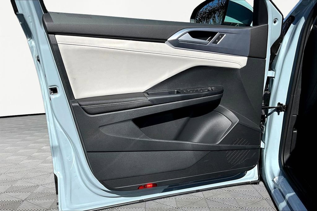 New 2026 Volkswagen Taos SE image 19