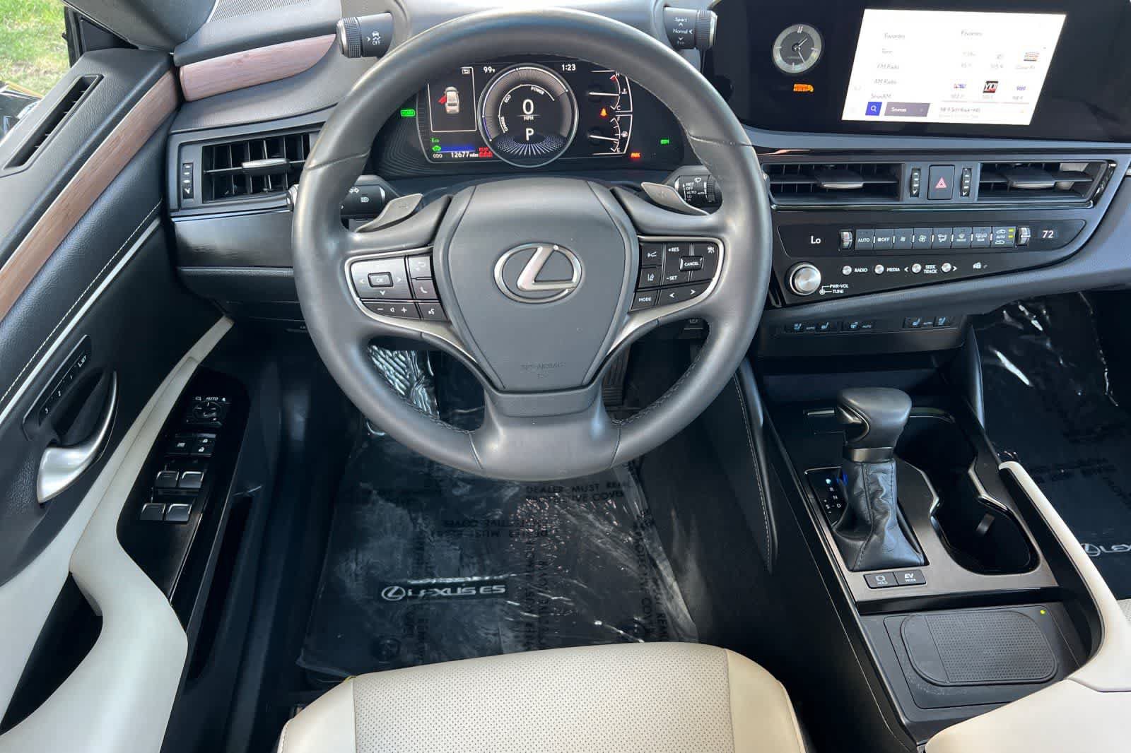 Used 2025 Lexus ES 300h w/ Premium Package FWD image 16