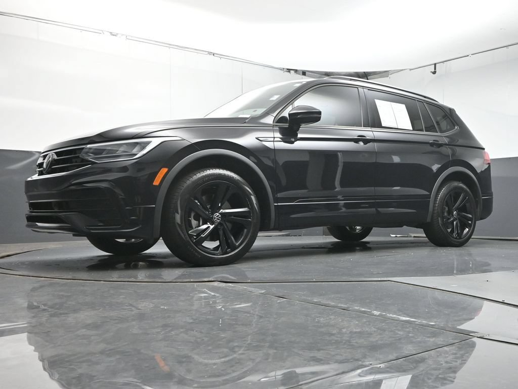 Used 2023 Volkswagen Tiguan SE R-Line FWD image 34