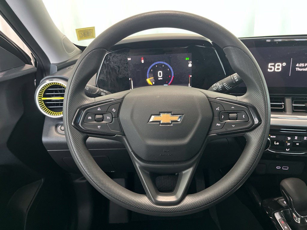 Used 2024 Chevrolet Trax LT FWD image 5