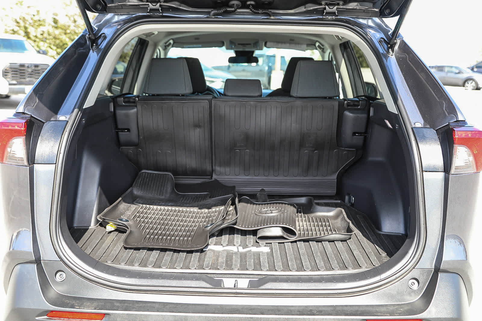 Used 2023 Toyota RAV4 LE AWD/4WD image 25