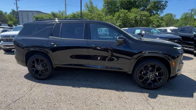 New 2026 Chevrolet Traverse RS w/ LPO, Floor Liner Package AWD/4WD image 3