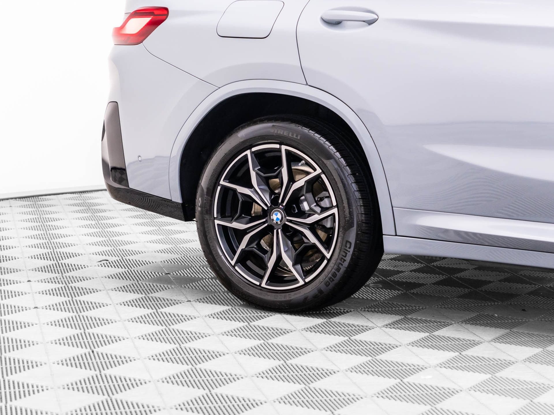 Certified 2025 BMW X4 xDrive30i w/ Premium Package AWD/4WD image 42
