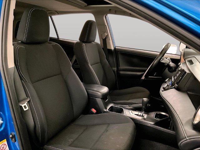 Used 2017 Toyota RAV4 XLE AWD/4WD image 7