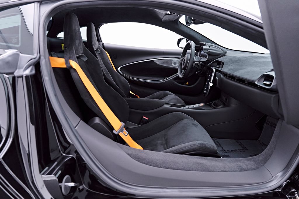 Used 2026 McLaren Artura RWD image 48