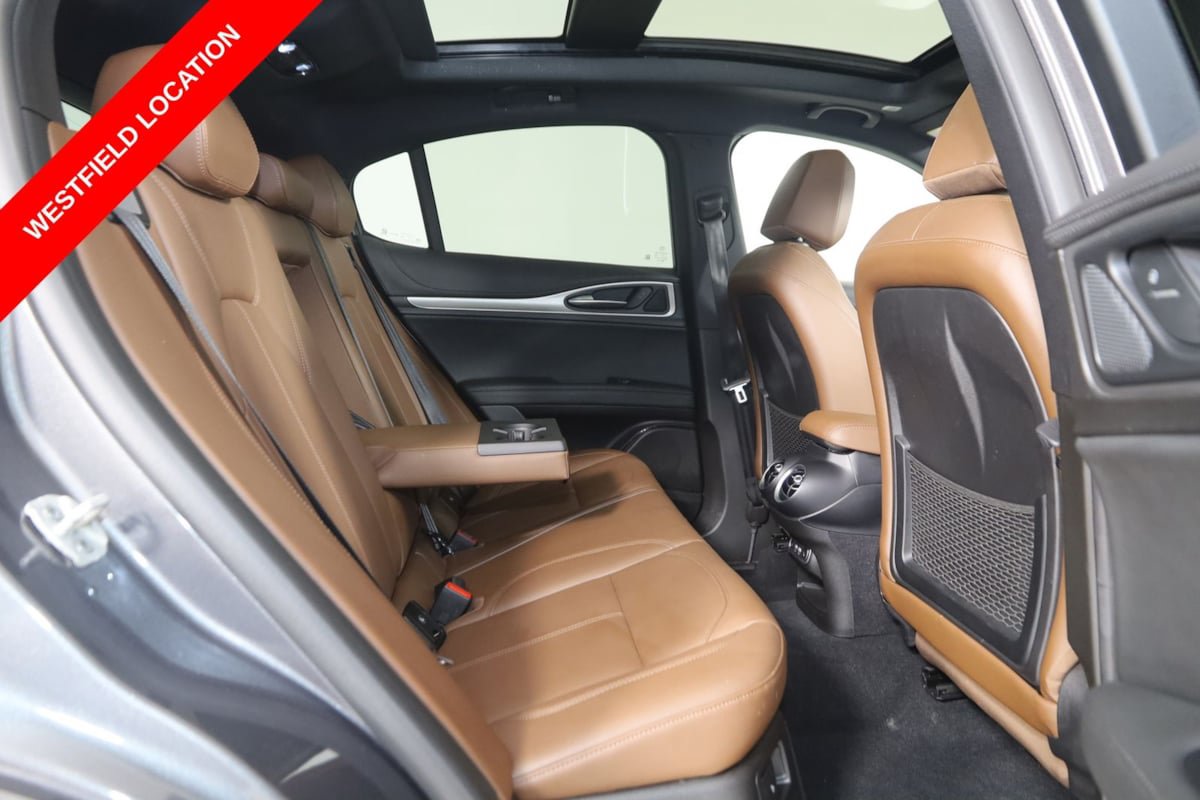 Used 2024 Alfa Romeo Stelvio Ti AWD/4WD image 15