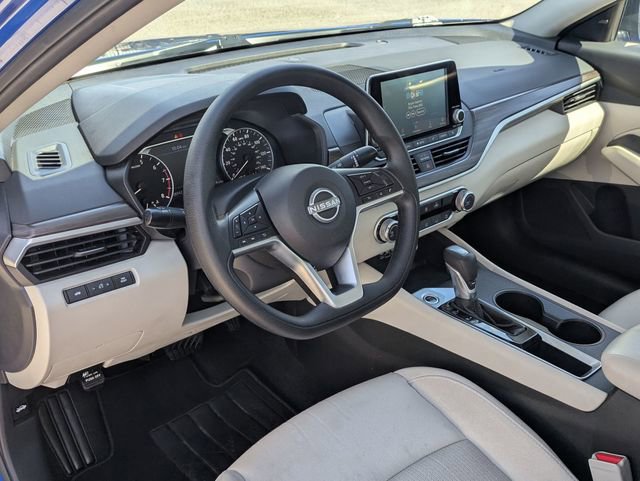 Used 2025 Nissan Altima 2.5 SV image 30