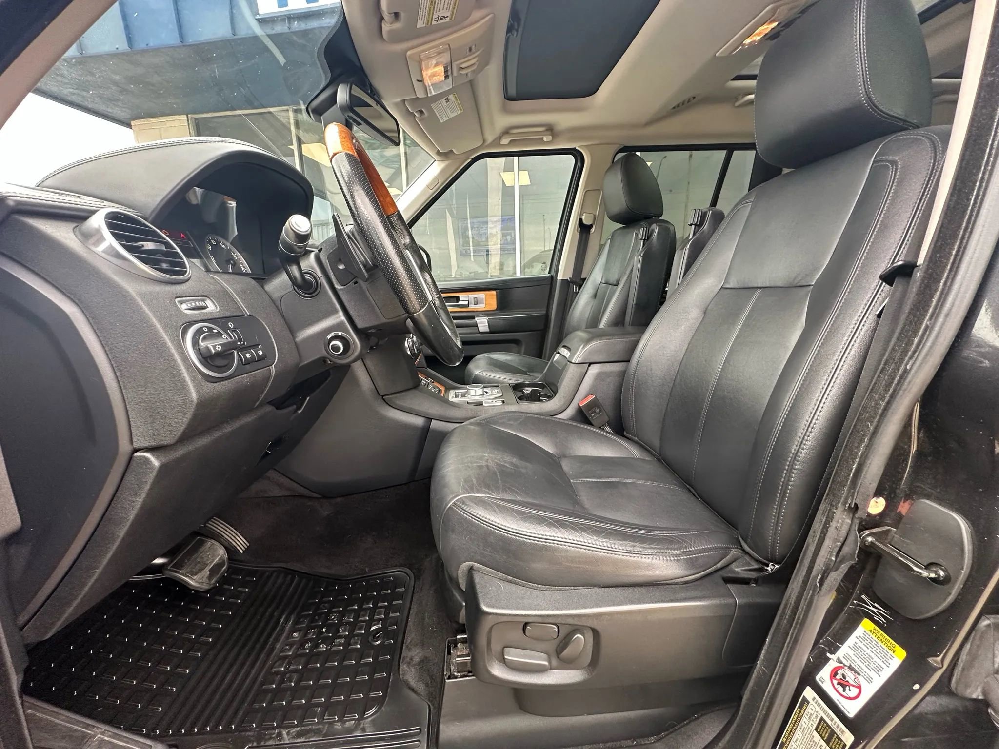 Used 2015 Land Rover LR4 HSE LUX image 12