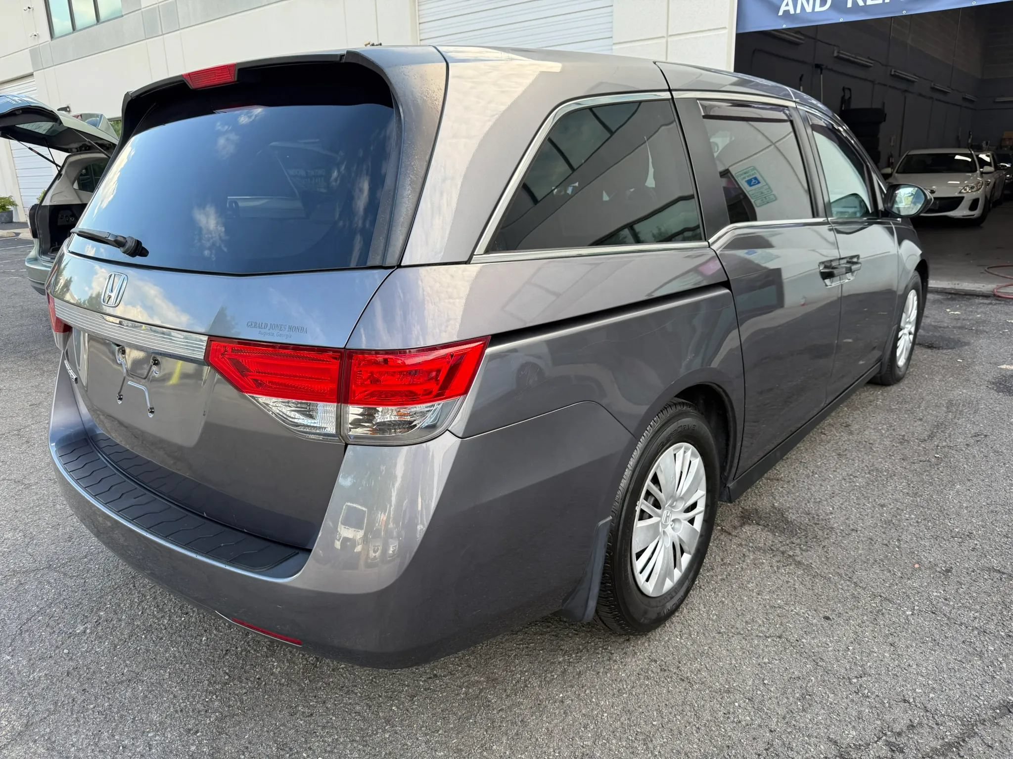Used 2015 Honda Odyssey LX image 12