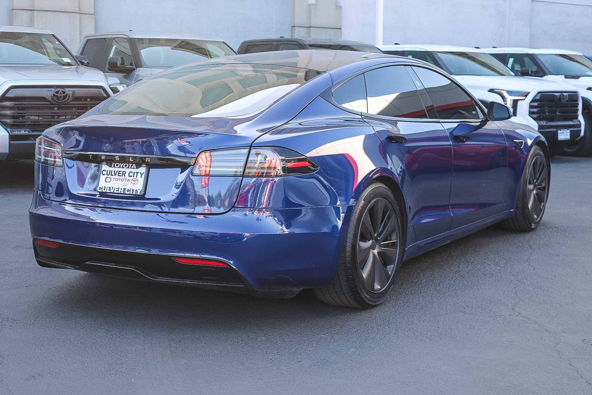 Used 2023 Tesla Model S Standard Range image 9