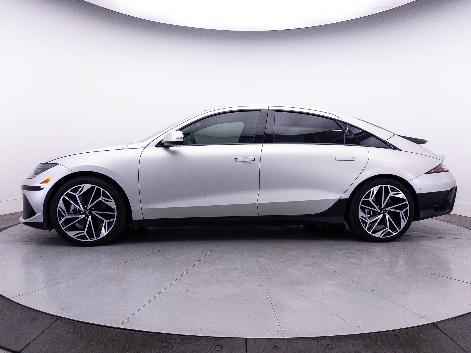 Used 2023 Hyundai Ioniq 6 Limited RWD image 41